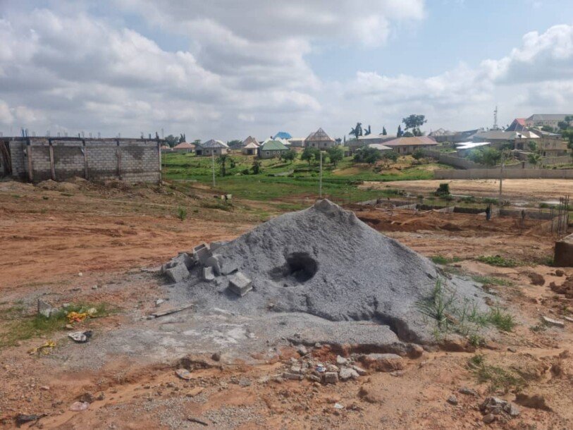 Land in Lugbe Abuja-4
